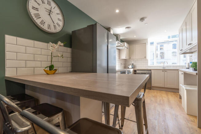 Flat 2, 122 Walter Road Kitchen 4
