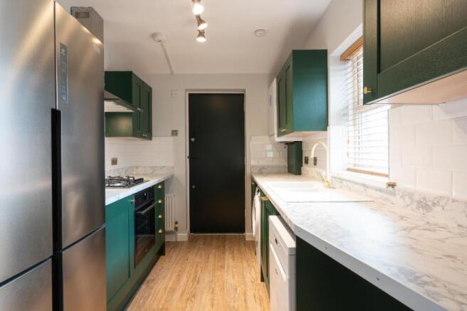 172DR - Kitchen