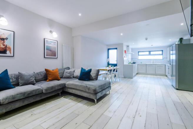 66 Woodcroft Road Kitchen 2