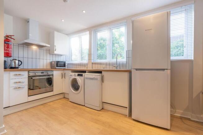 Flat E Portland Road