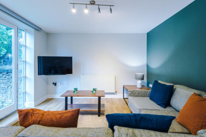 Flat 5 Shiners Yard Living room 9