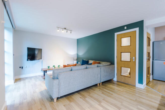 Flat 5 Shiners Yard Living room 4