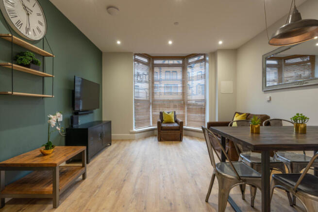 Flat 1, 126 Walter Road Living room 1