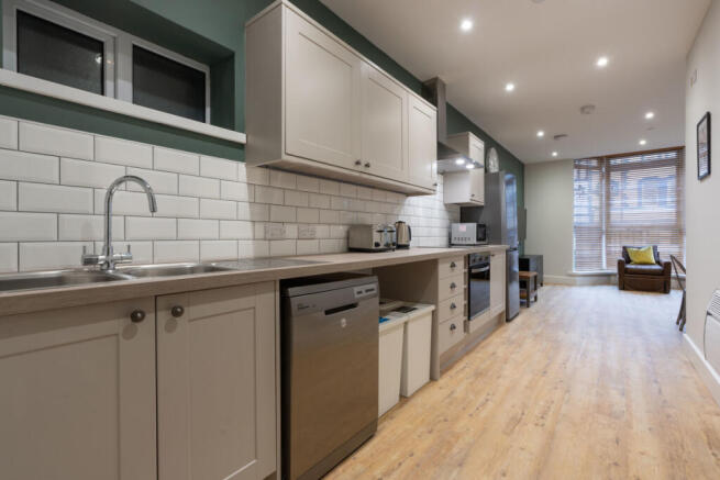Flat 1, 126 Walter Road Kitchen 2