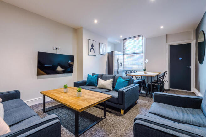 9 Manor Drive, Living Room 1