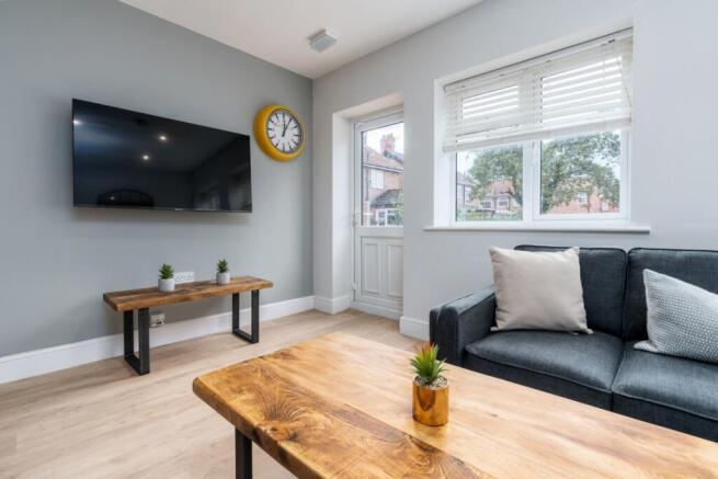 8 Holcombe, Living Room 3