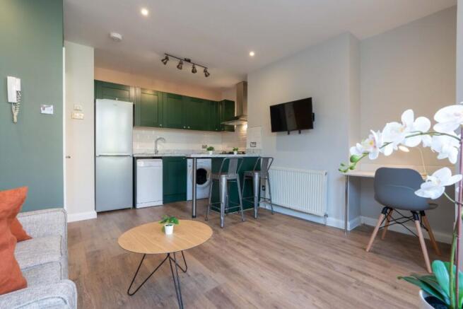 20KGF2 - Living Area /Kitchen