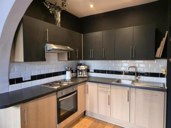 Kitchen 2.jpg