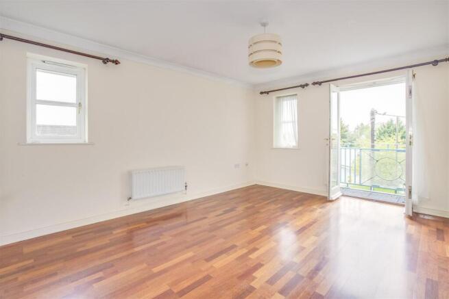 8 Midsummer Court, Penn Road, HP15 7LD-4.jpg