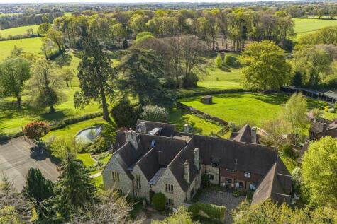 Prestwood Village, Charming Period Property