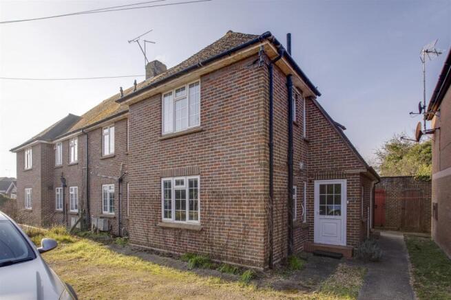 60A Mandeville Road, HP21 8AG-11.jpg