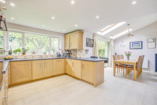 8 Toms Turn, HP15 7DX-12.jpg