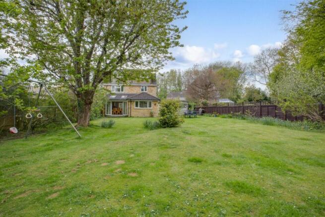 8 Toms Turn, HP15 7DX-15.jpg