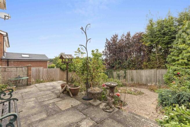 5 Southfield Drive, HP15 6NP (LOW RES)-11.jpg