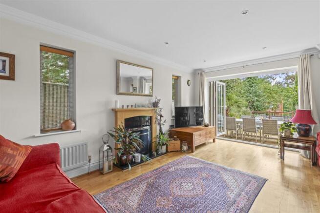 28 De Havilland Drive, HP15 7FP-10.jpg