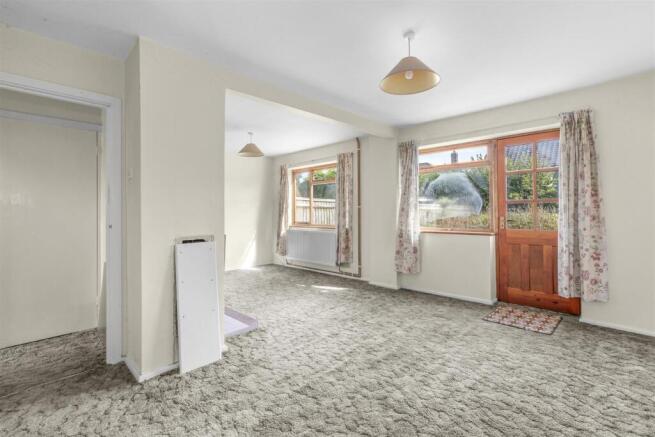 38 Harries Way, HP15 6UE-11.jpg