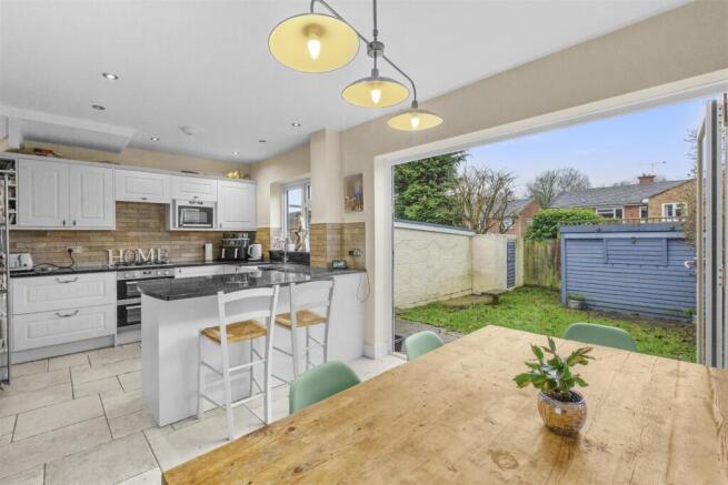 40 Copes Shroves, HP15 7AH-9.jpg