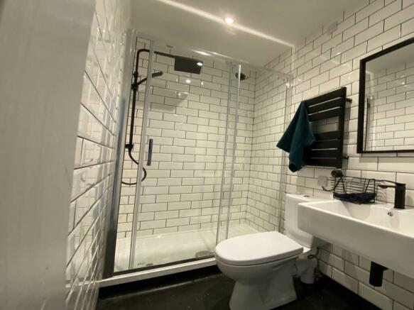 Apt 1 en-suite crop