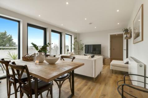 Littleworth Road, 4 Littleworth Road, KT10