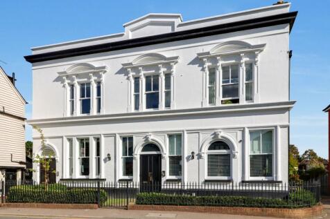 Bridge Road, Kings Court Mews, KT8