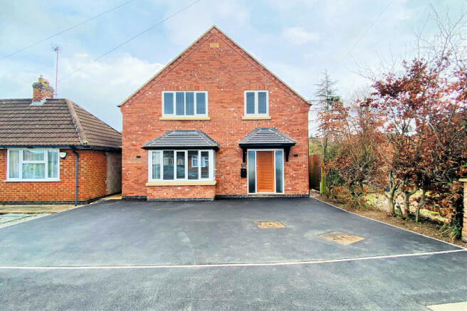 4 bedroom detached house for sale in Barbara Avenue Kirby Muxloe LE9