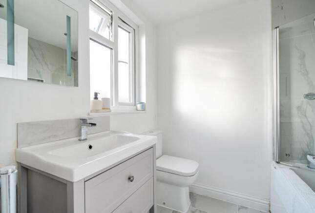 1376305-4-690b609...