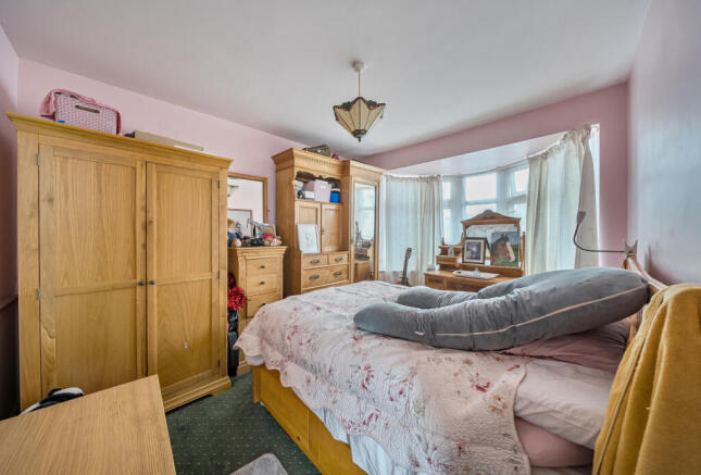 1381742-3-691db1c...