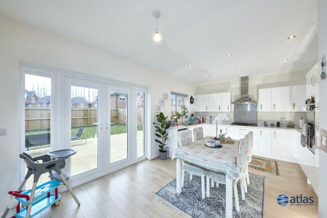 Kitchen / Dining Area