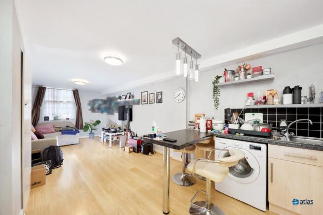 Kitchen / Lounge