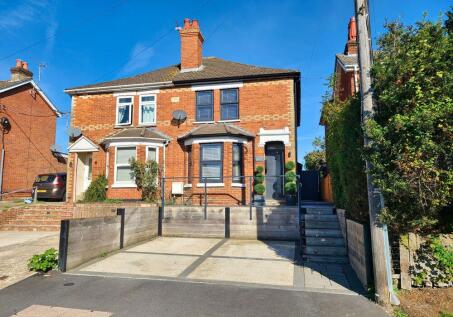 Ringwood Road, Central Totton, SO40