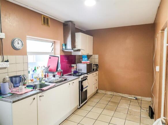22-03-2025__12-54-39_kitchen.wagbD.jpg