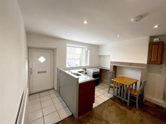 Kitchen1.JPG