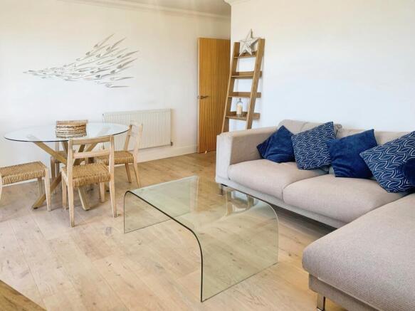 1cd7d7f7-Living 20Ro