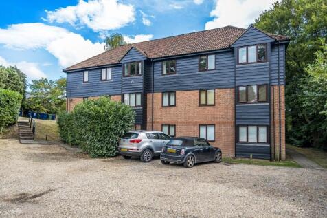 Brook House, Fairview Gardens, Farnham, Surrey, GU9