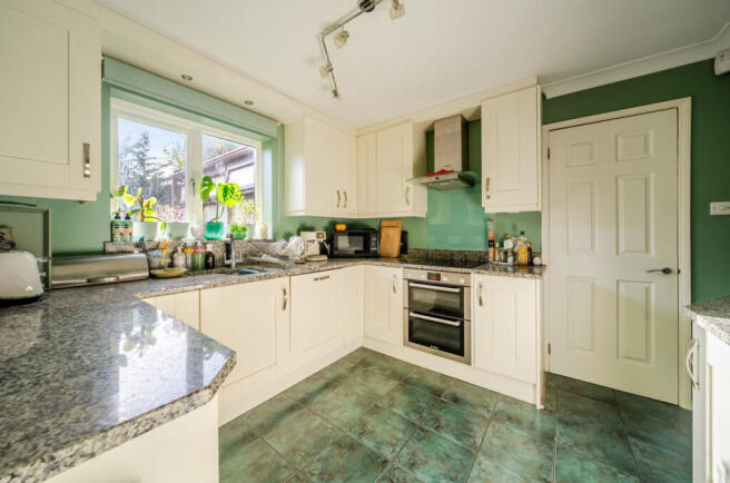 1369709-10-690097...