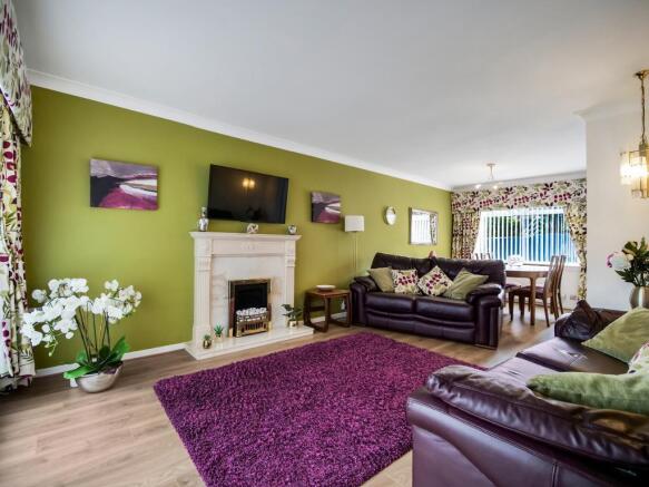 Lounge/ Dining Room