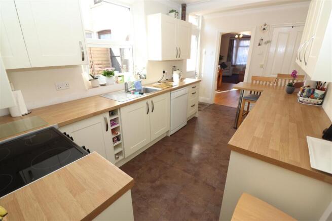 Kitchen/ Breakfast Room