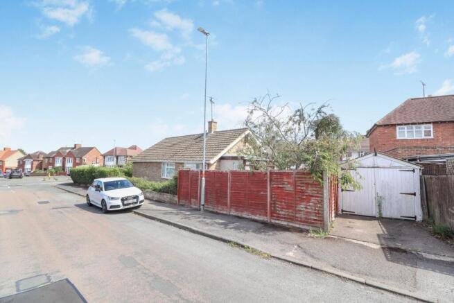 Garage / Driveway