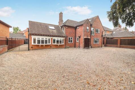 Wellingborough Road, Rushden, NN10 6BB