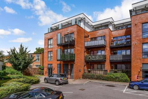Avebury Avenue, Tonbridge, Kent