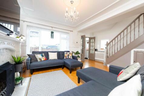 Ffos Close, Nelson, Treharris