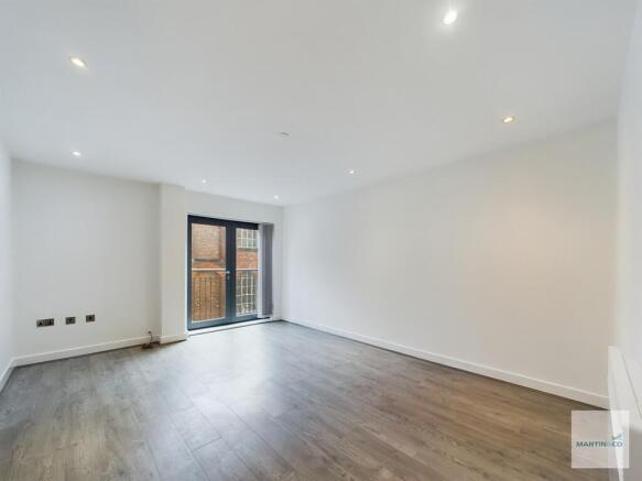 CAM03394G0-PR0126...