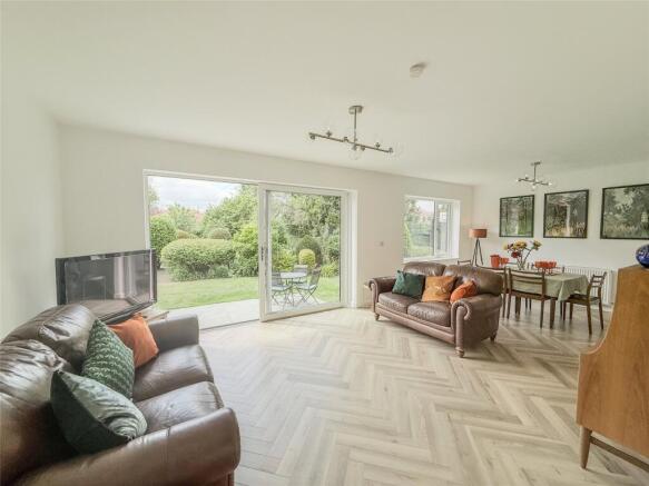 Lounge/Dining Room