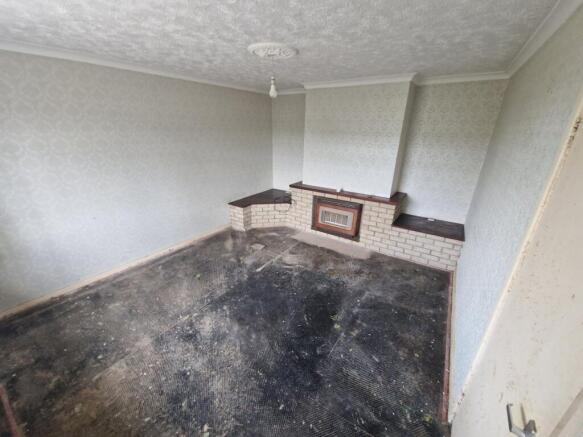 Reception room or master bedroom 