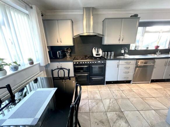 16 Holly Drive Ki...
