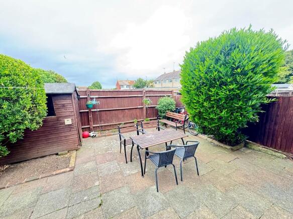 4 Maple Walk Gard...