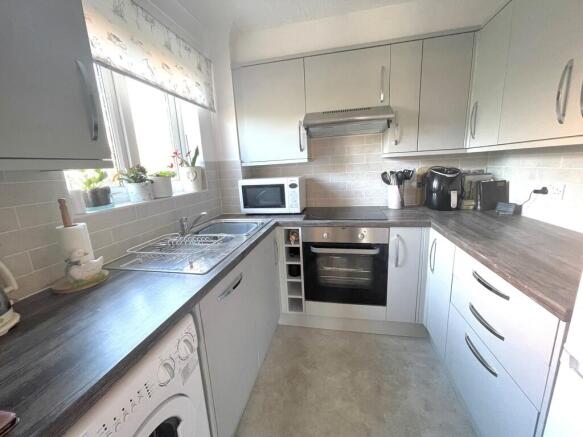 1 Silverwood Cour...