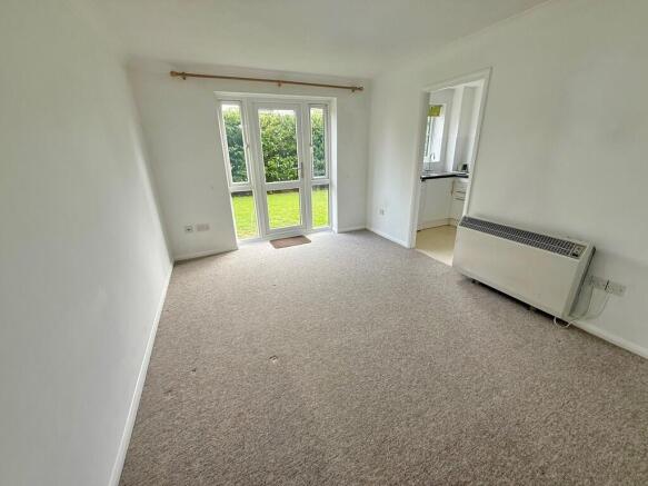 18 Dorking Lounge...