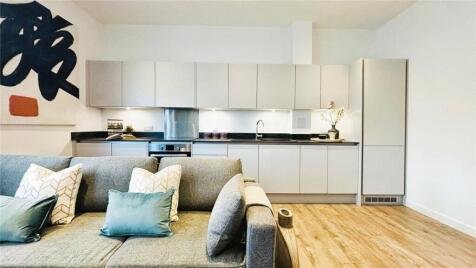 London Road, Staines-upon-Thames, Surrey, TW18