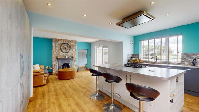 KITCHEN/FAMILY/DINING ROOM
